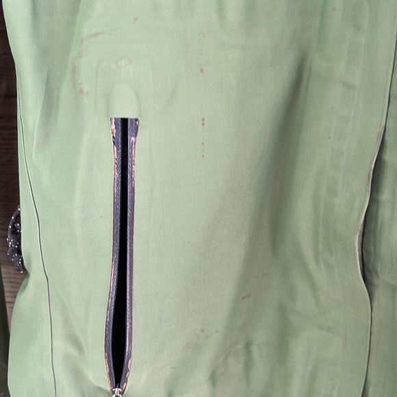 Mountain Hardware Womens windstopper rain coat. Perfect for PNW hiking! - Picture 3 of 6